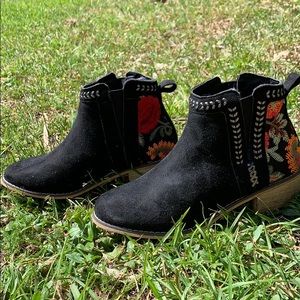 Black booties with floral print near the heel